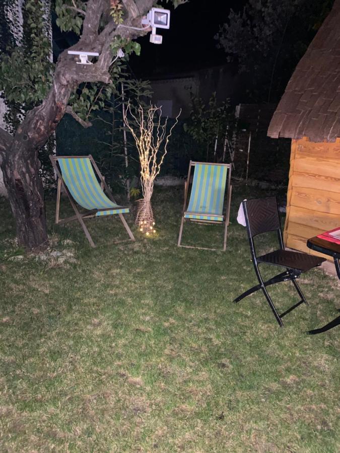 Cabane Enchantee Carpentras Exterior photo